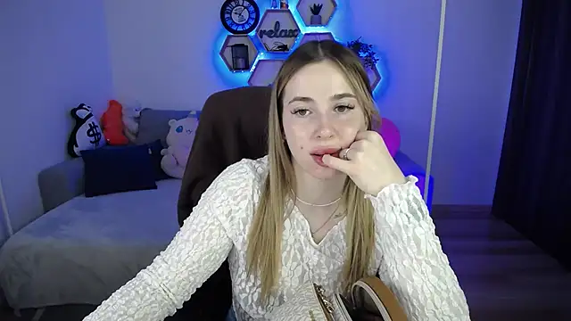 SabrinViolet online show from March 24, 9:09 am