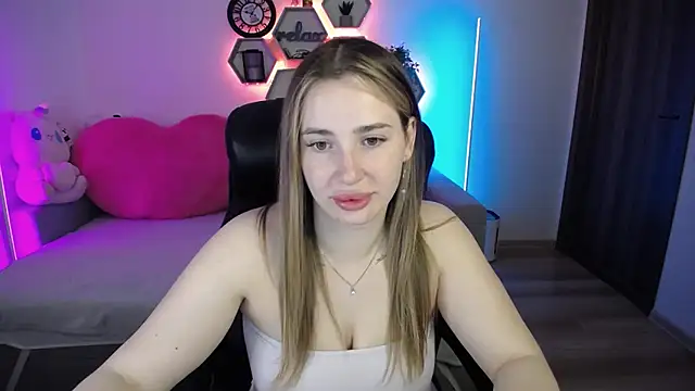 SabrinViolet online show from June 19, 8:09 am