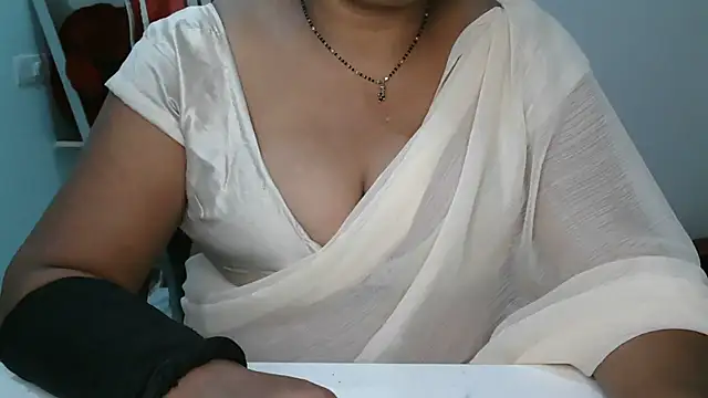 Snapshot of Cute_Ruhi99 chatting on July 13, 8:13 am Cute Ruhi99 online show from July 13, 8:13 am