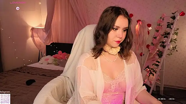 lilly Cherry  online show from April 30, 11:39 am