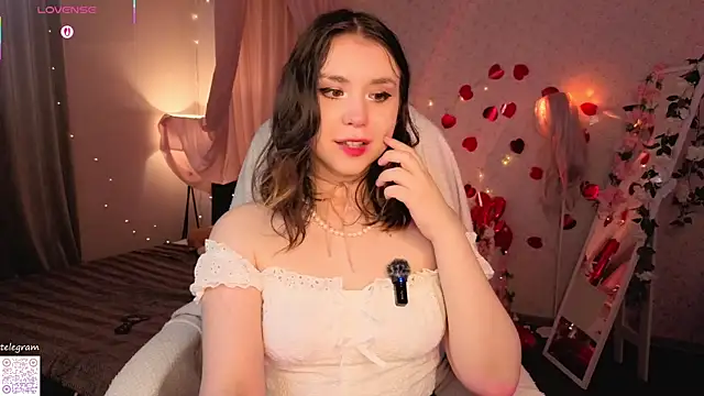 lilly Cherry  online show from May 8, 11:14 am
