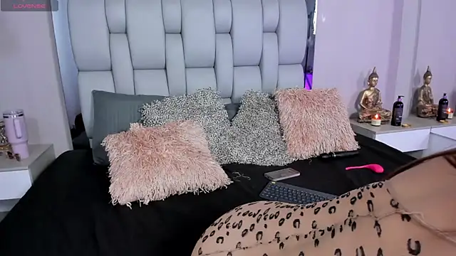 SusanBenett online show from November 7, 8:57 pm