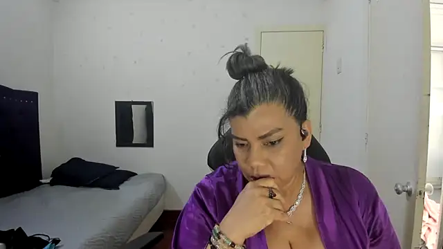 Snapshot of vikyadams chatting on October 14, 3:12 pm vikyadams online show from October 14, 3:12 pm