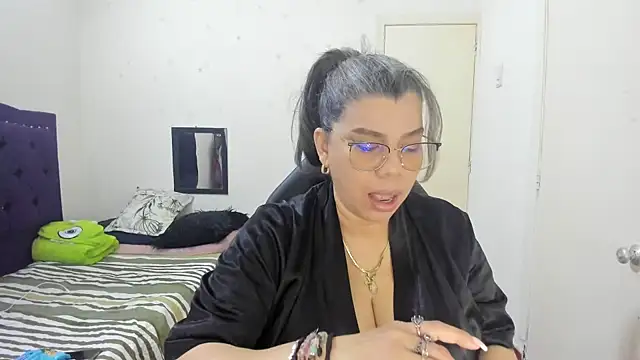 vikyadams online show from December 1, 1:56 pm