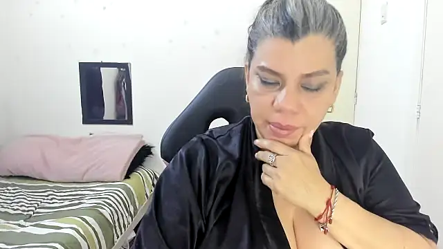 vikyadams online show from December 5, 6:23 am