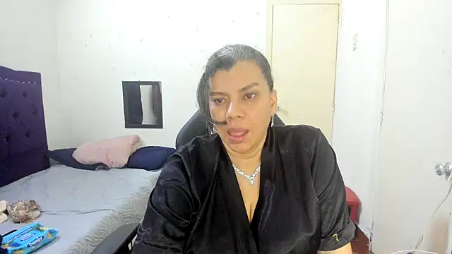 vikyadams online show from October 25, 11:20 am