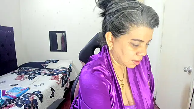 vikyadams online show from February 13, 8:09 pm