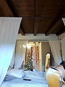 Snapshot of vampvanna23 chatting on December 2, 9:41 am vampvanna23 online show from December 2, 9:41 am