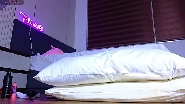 Snapshot of tinki_winkii chatting on March 8, 5:22 pm tinki winkii online show from March 8, 5:22 pm