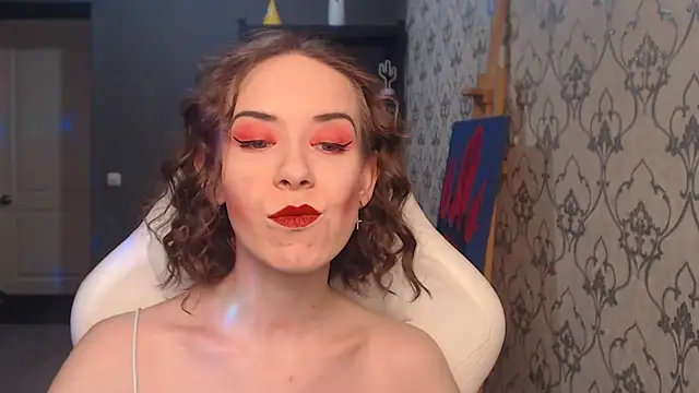 Snapshot of FascinatingEyess chatting on June 1, 7:13 pm FascinatingEyess online show from June 1, 7:13 pm