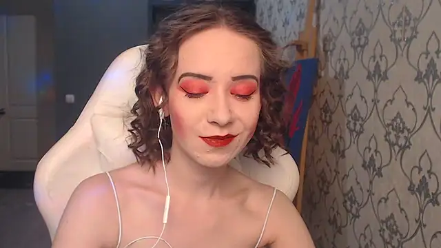 Snapshot of FascinatingEyess chatting on July 7, 9:07 pm FascinatingEyess online show from July 7, 9:07 pm