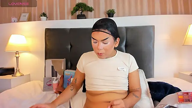 yossi peach cute online show from March 22, 8:21 pm