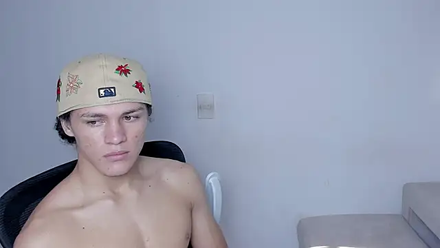 laurent nova online show from December 15, 6:03 pm