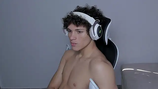 laurent nova online show from November 6, 5:50 pm