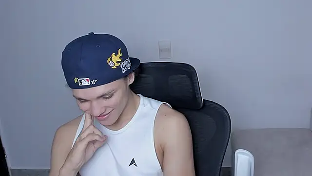 laurent nova online show from December 3, 8:08 pm