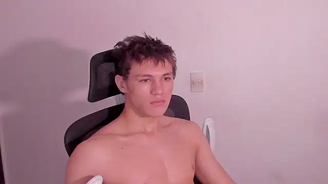 laurent nova online show from April 5, 1:07 pm