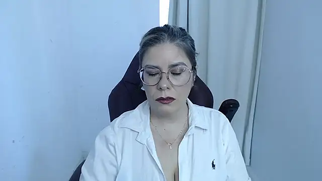 Snapshot of zehra_sanem chatting on July 16, 2:47 pm zehra sanem online show from July 16, 2:47 pm