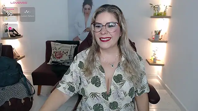 Snapshot of zehra_sanem chatting on June 10, 7:15 pm zehra sanem online show from June 10, 7:15 pm