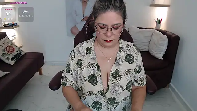 Snapshot of zehra_sanem chatting on July 8, 9:54 am zehra sanem online show from July 8, 9:54 am