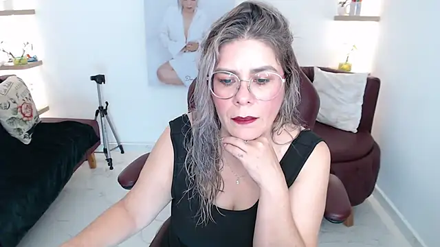 Snapshot of zehra_sanem chatting on July 2, 8:59 pm zehra sanem online show from July 2, 8:59 pm