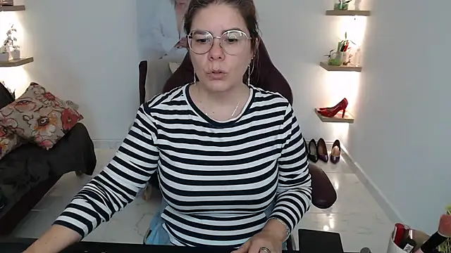 zehra sanem online show from April 30, 1:51 pm