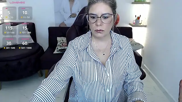 zehra sanem online show from May 25, 3:33 pm