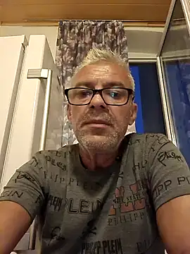 Snapshot of Picolo4111 chatting on September 12, 5:45 pm Picolo4111 online show from September 12, 5:45 pm