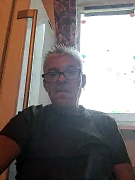 Snapshot of Picolo4111 chatting on October 2, 3:26 pm Picolo4111 online show from October 2, 3:26 pm