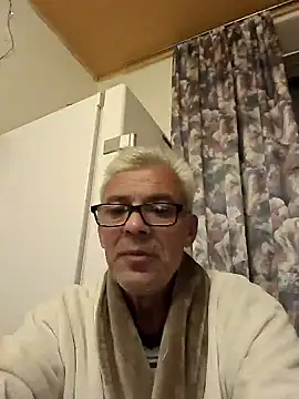 Snapshot of Picolo4111 chatting on October 4, 5:36 pm Picolo4111 online show from October 4, 5:36 pm