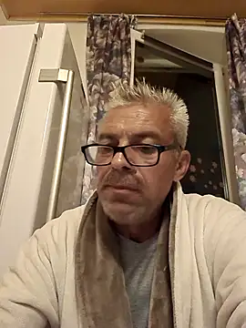 Snapshot of Picolo4111 chatting on October 5, 5:47 pm Picolo4111 online show from October 5, 5:47 pm