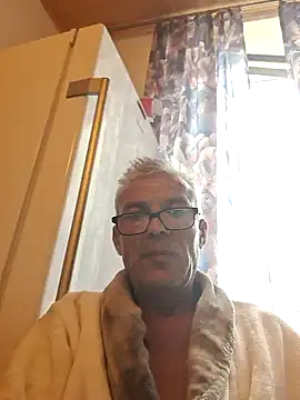 Snapshot of Picolo4111 chatting on September 28, 6:31 am Picolo4111 online show from September 28, 6:31 am