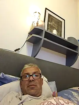 Snapshot of Picolo4111 chatting on October 15, 4:26 pm Picolo4111 online show from October 15, 4:26 pm