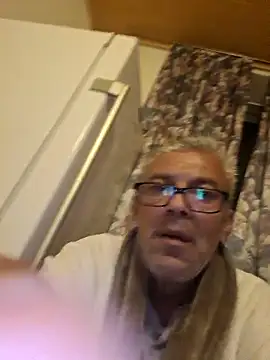 Snapshot of Picolo4111 chatting on October 11, 3:29 am Picolo4111 online show from October 11, 3:29 am