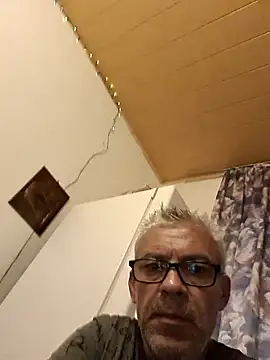 Snapshot of Picolo4111 chatting on September 26, 4:41 am Picolo4111 online show from September 26, 4:41 am