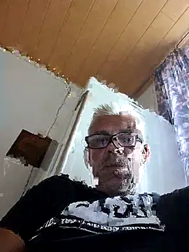 Snapshot of Picolo4111 chatting on September 18, 4:21 pm Picolo4111 online show from September 18, 4:21 pm