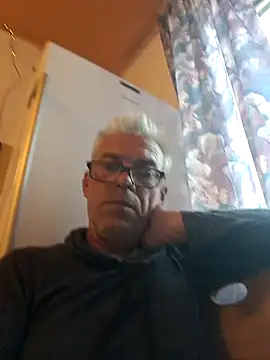Snapshot of Picolo4111 chatting on October 10, 1:23 pm Picolo4111 online show from October 10, 1:23 pm
