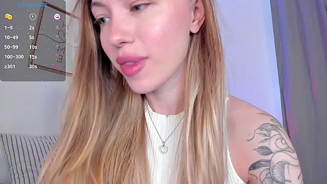 Snapshot of damn_cutie chatting on June 4, 1:27 pm damn cutie online show from June 4, 1:27 pm