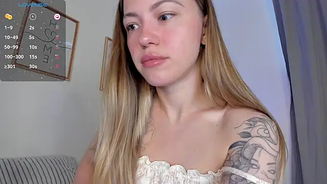 Snapshot of damn_cutie chatting on July 9, 2:49 pm damn cutie online show from July 9, 2:49 pm