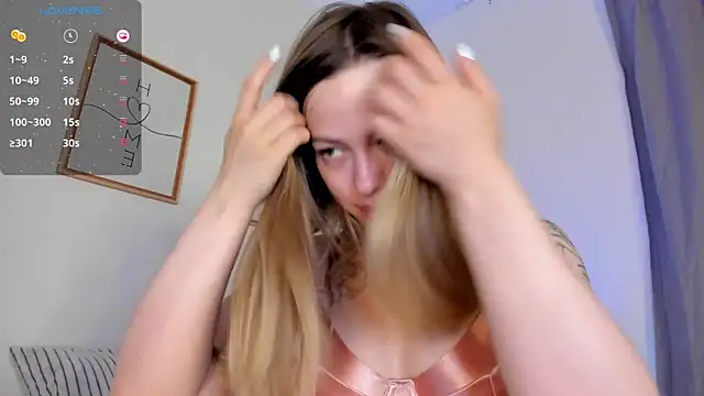 Snapshot of damn_cutie chatting on July 4, 1:48 pm damn cutie online show from July 4, 1:48 pm