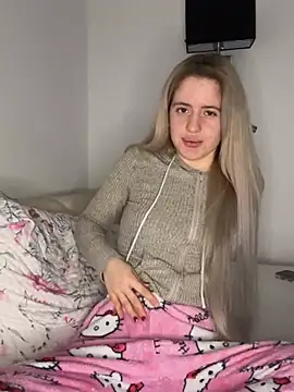 Snapshot of Holly-Glamour chatting on February 26, 11:49 pm Holly-Glamour online show from February 26, 11:49 pm