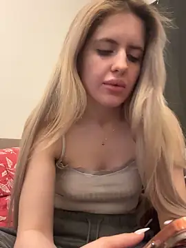 Holly-Glamour online show from March 15, 7:26 am