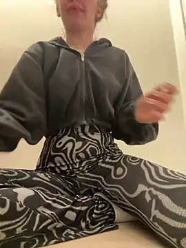 Holly-Glamour online show from March 4, 12:50 am