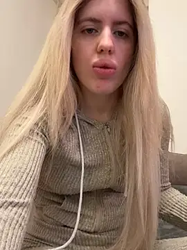 Holly-Glamour online show from April 9, 11:00 pm