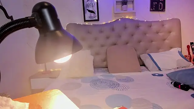 Antonella Montanari online show from December 15, 2:50 am