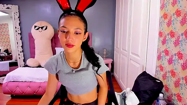 Iris Stone  online show from February 13, 6:15 pm