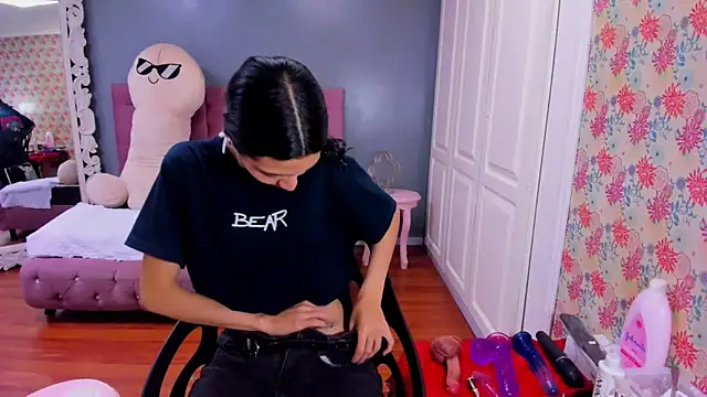 Iris Stone  online show from February 25, 2:26 pm