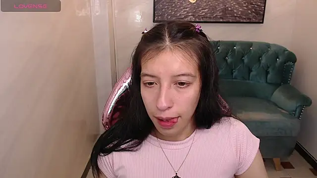 Snapshot of _lucy_v chatting on February 5, 3:13 am lucy v online show from February 5, 3:13 am