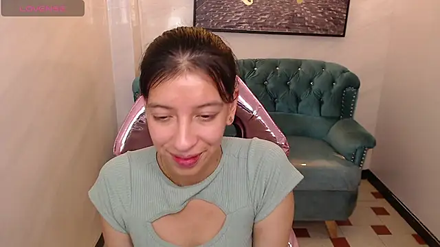Snapshot of _lucy_v chatting on March 1, 6:35 am lucy v online show from March 1, 6:35 am