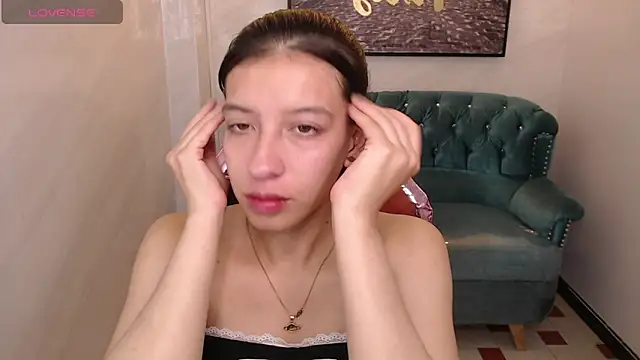 Snapshot of _lucy_v chatting on February 6, 3:16 am lucy v online show from February 6, 3:16 am