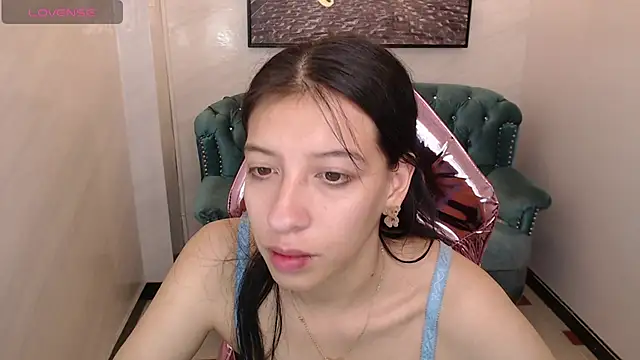 Snapshot of _lucy_v chatting on January 31, 3:30 am lucy v online show from January 31, 3:30 am